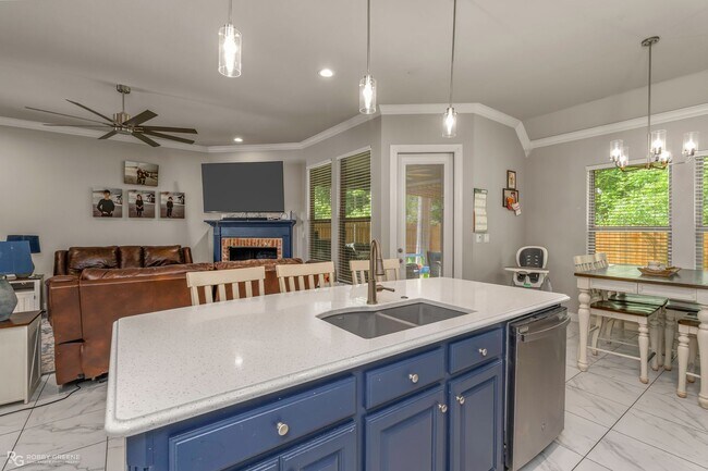 Foto del edificio - Modern 4BR Home w/ Bonus Room in Dogwood South