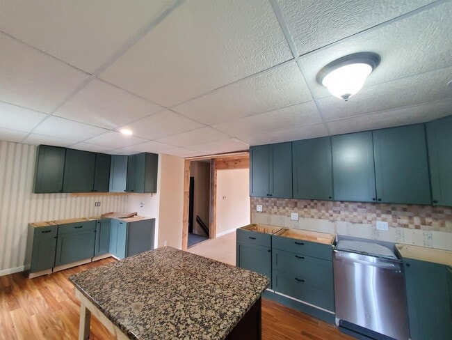 Building Photo - 526 Canaan St