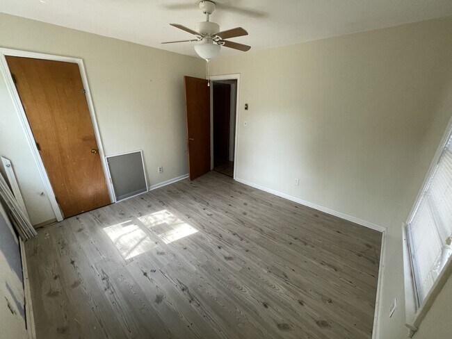 Foto del edificio - 803 Bartley Ave