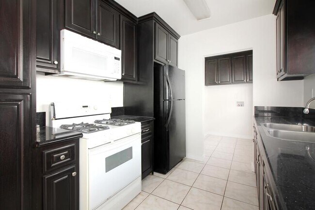 Building Photo - 3431 W 63rd St