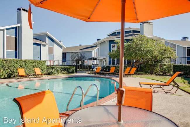 Building Photo - 6109 Bay Island Dr