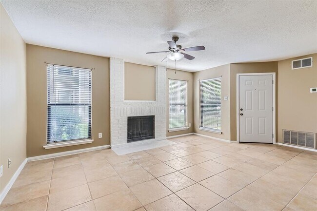Foto del edificio - 10616 Mellow Meadow Dr