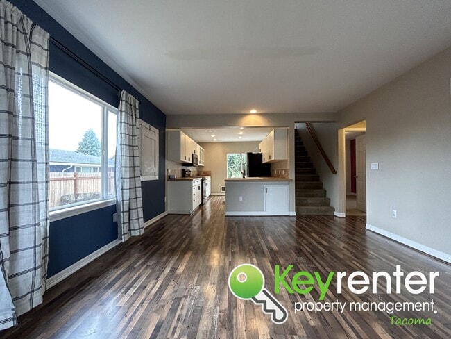 Foto del edificio - Gorgeous Craftsman 3 Bed 2 Bath Tacoma House