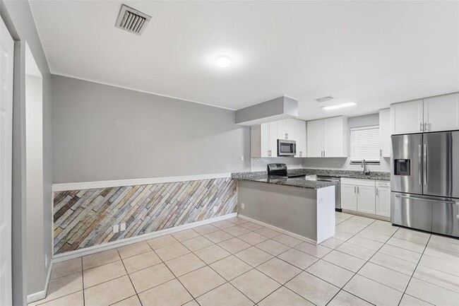 Building Photo - 2501 NW 99th Ave