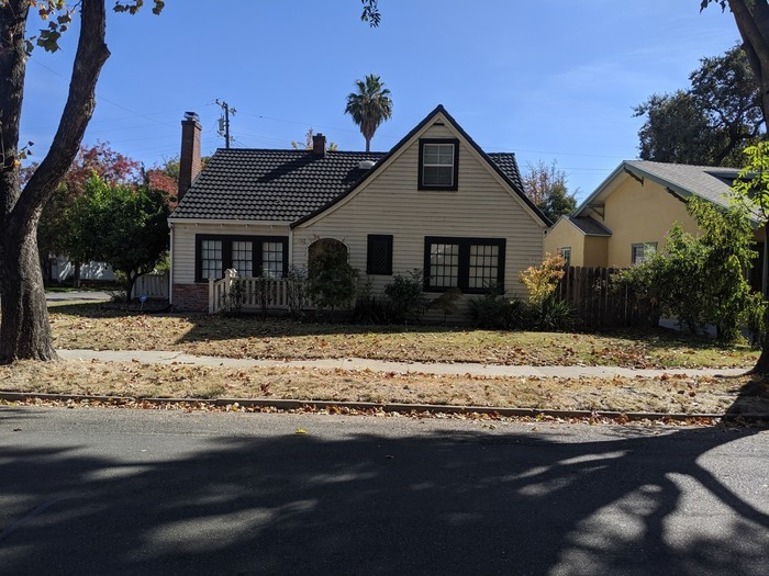 Primary Photo - Beautiful Miracle Mile home!