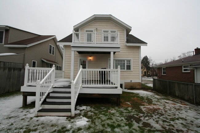 Foto del edificio - 233 Garfield Ave SW