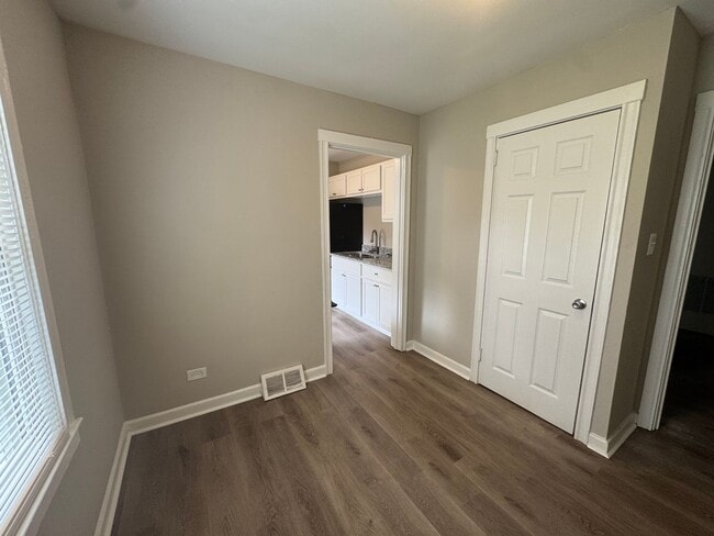 Building Photo - RECENTLY REMODELED !!!