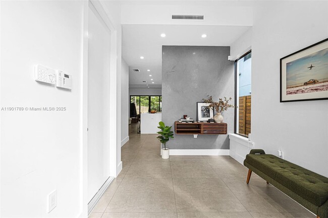 Foto del edificio - 8871 SW 28th St