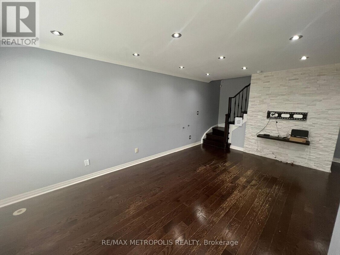 Photo principale - 29-929 Rosebank Dr