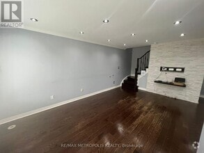 Building Photo - 29-929 Rosebank Dr