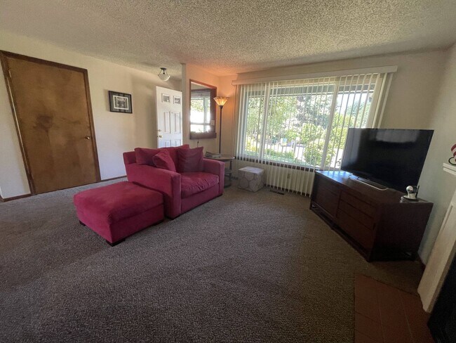 Foto del edificio - Lovely 3bed/2bath Ranch style home with HU...