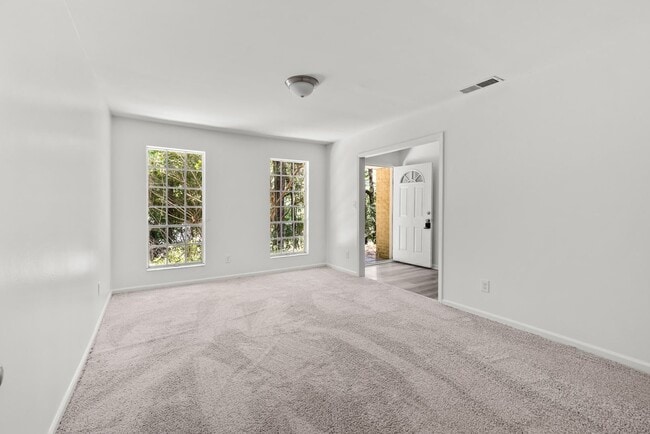 Building Photo - Rare Fully Renovated Center Point Home