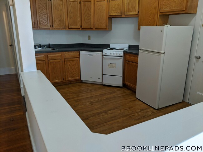 Foto del edificio - 1595 Beacon St
