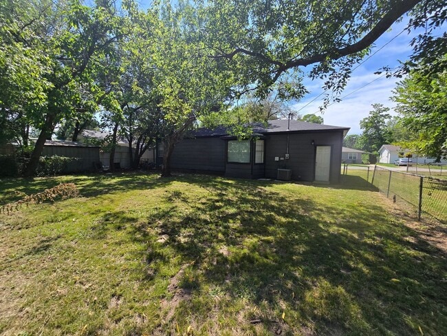 Building Photo - 2 Bed 1 Bath House Pryor