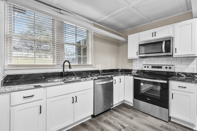 Foto del edificio - "Charming Historic 2-Bed Oasis in Durham –...