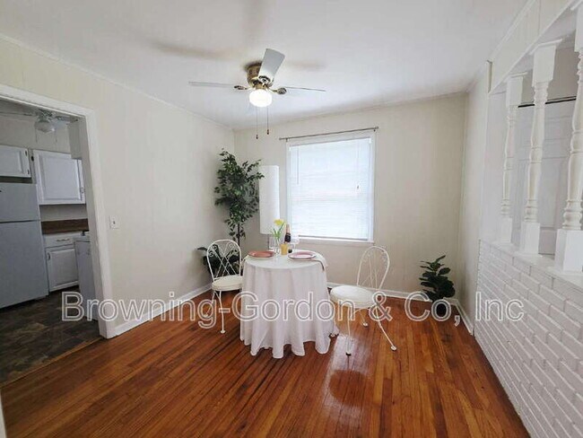 Foto del edificio - 227 Theodore Rd