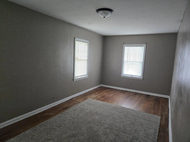 Building Photo - 2047 Beverly Pl