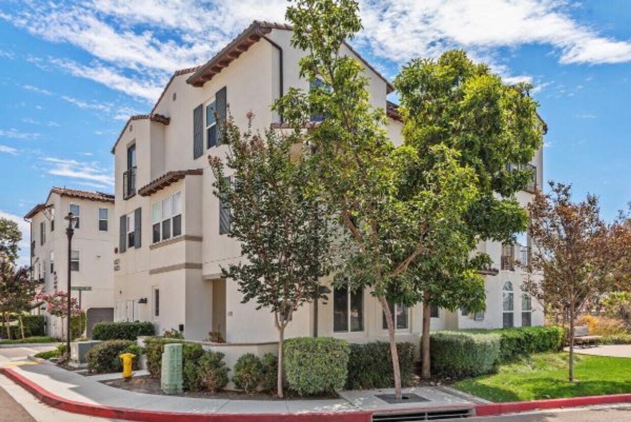 Primary Photo - Beautiful 3B/3.5BA Townhouse in Carlsbad w...