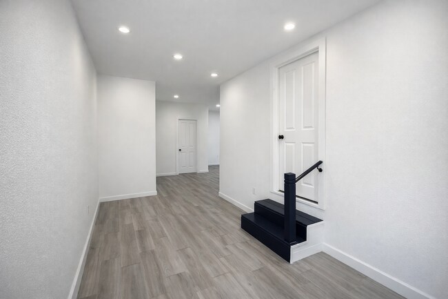 Foto del edificio - AVAILABLE IN JUNE; APPLY TODAY AT OUR WEBSITE!!