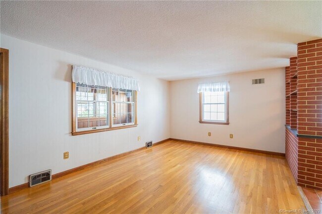 Building Photo - 82 Lancaster Rd