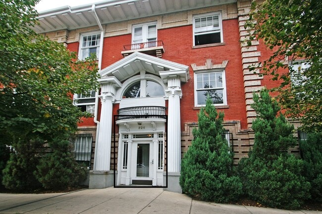 Building Photo - 325 E 18th Ave