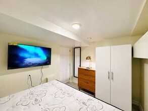 Building Photo - Furnished room/NOT APARTMENT