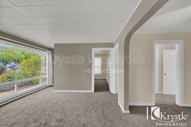 Building Photo - 320 Evans Ave