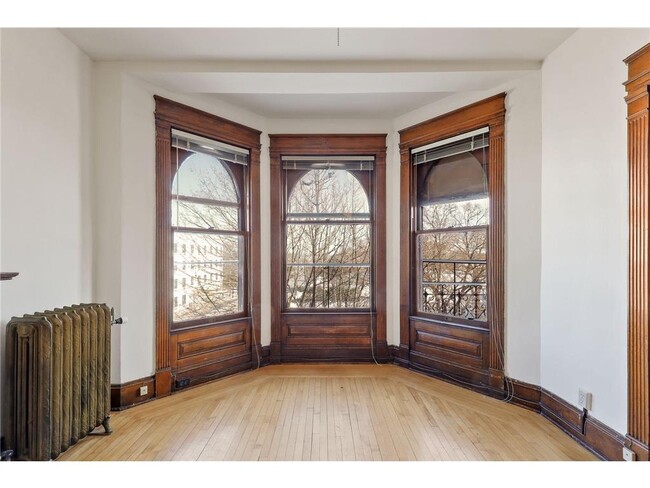 Building Photo - 2000 Park Ave