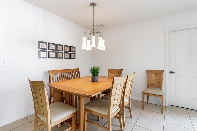 Building Photo - 3381 Commodore Ct