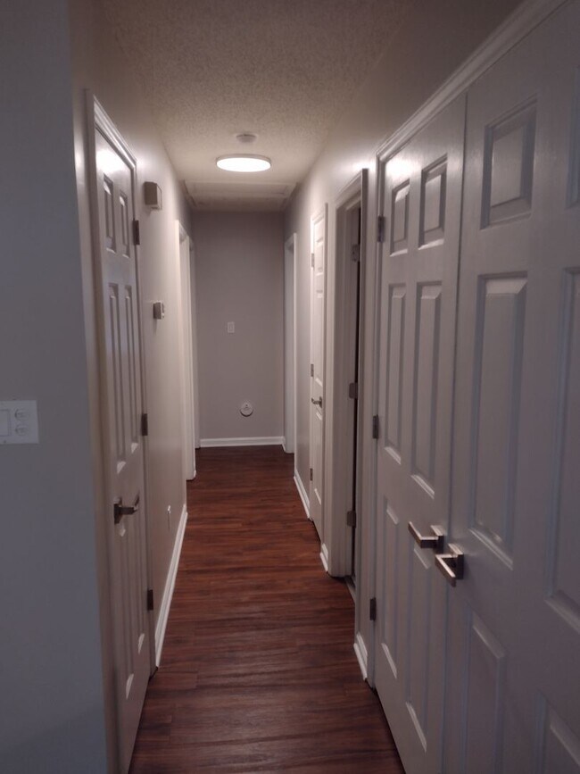 Foto del edificio - 9720 Stillwater Ln