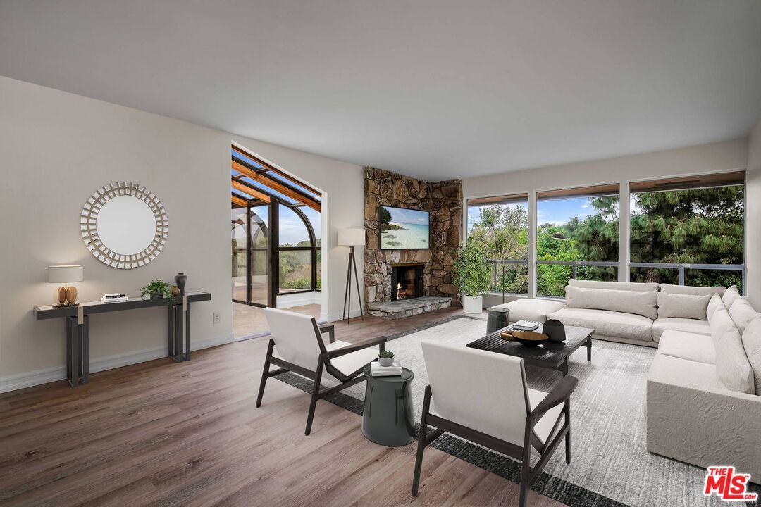 Primary Photo - 3743 Palos Verdes Dr N