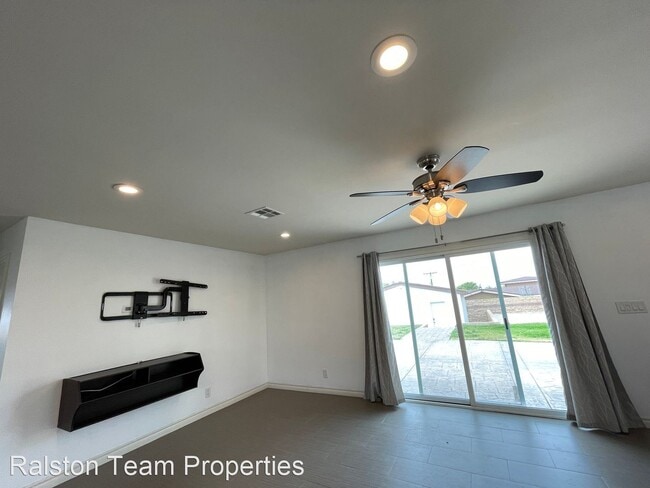 Building Photo - 3 br, 2.5 bath House - 1340 Tobias Dr