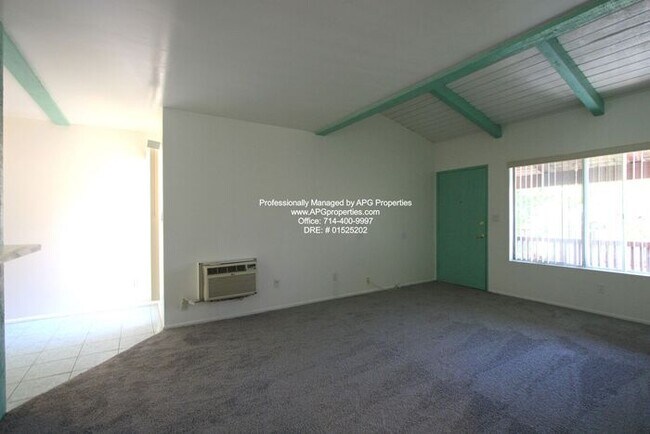 Building Photo - 1 Bedroom 1 bathroom upstairs condo in the...
