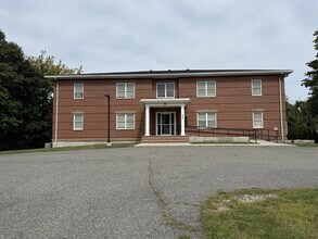 Building Photo - 576 South Ave