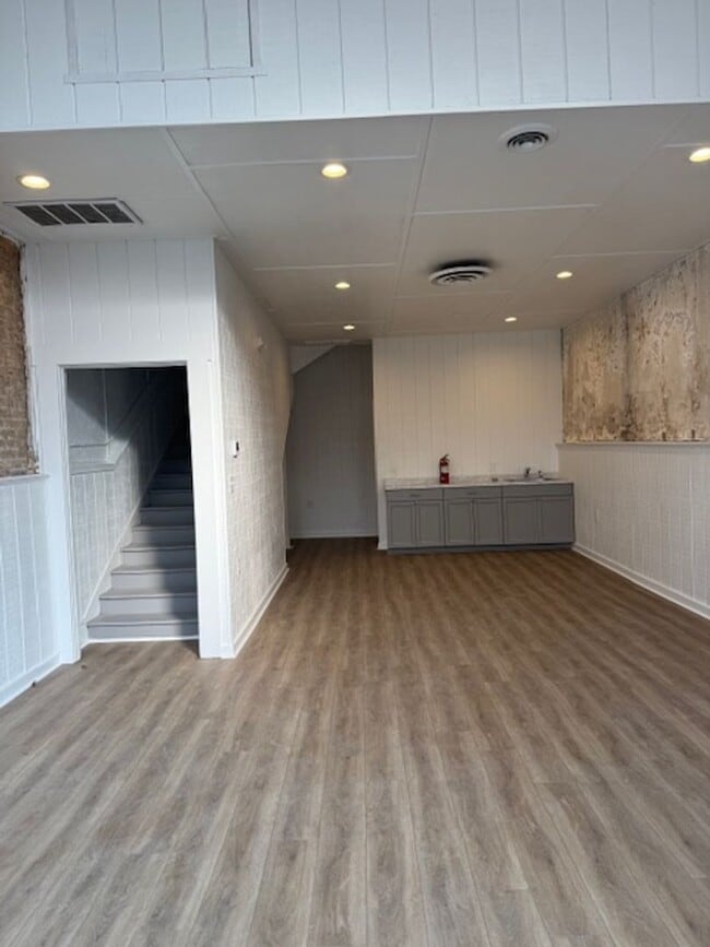 Photo - Commercial Building Downtown House