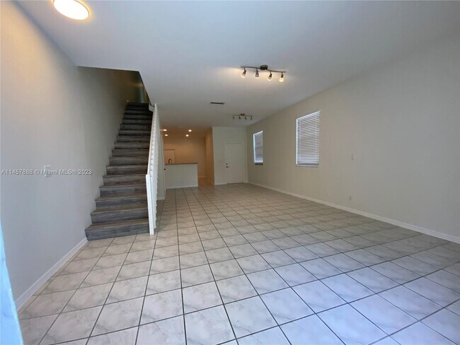 Building Photo - 2044 Pompeii Ct