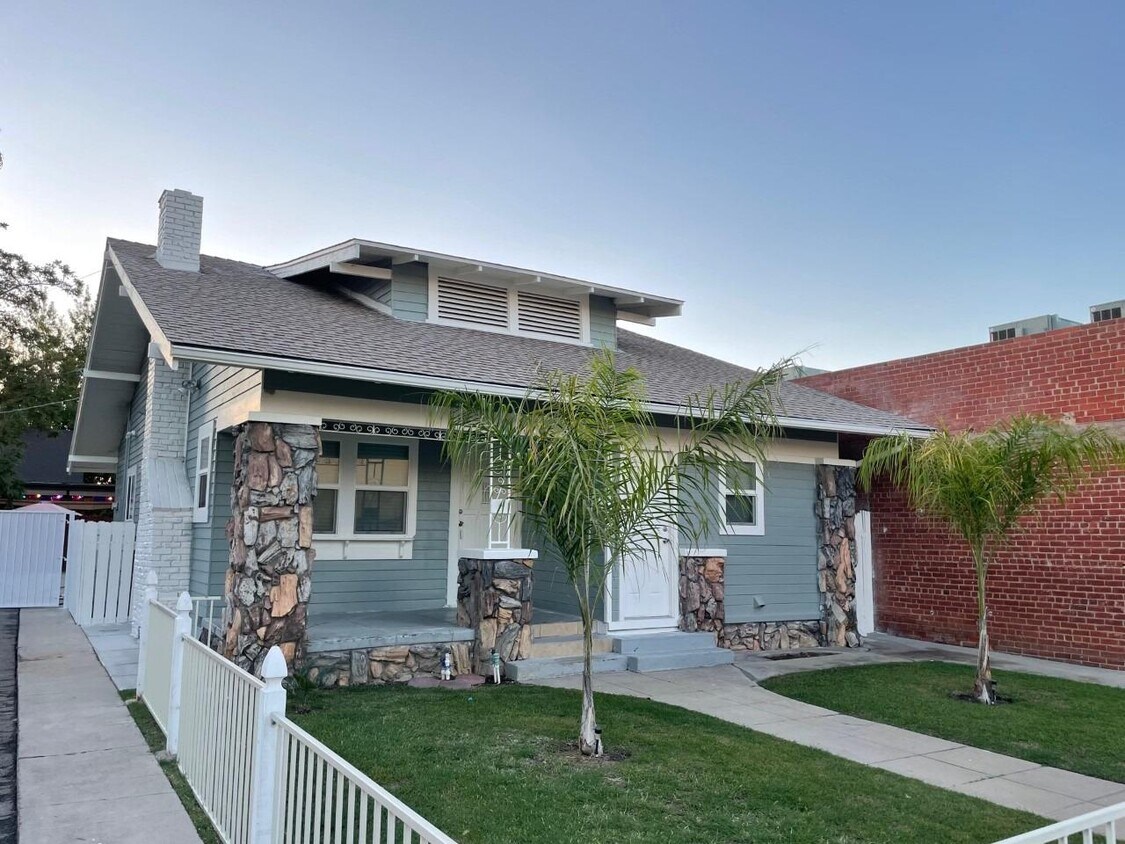Foto principal - 1141 N Echo Ave