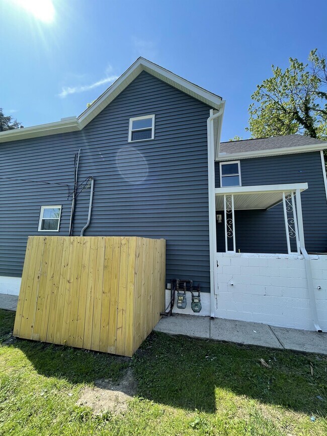 Building Photo - 956 Ellsworth Ave