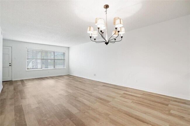 Foto del edificio - 4009 Old Shell Rd