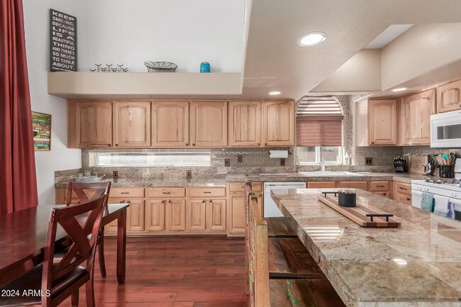 Building Photo - 15755 W Redfield Rd