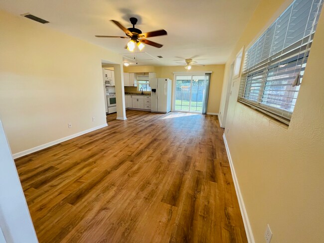 Building Photo - 109 N Galena Ave