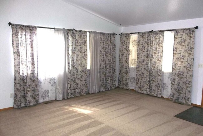 Foto del edificio - Bright and Functional 3 Bedroom Home with Flexible Layout