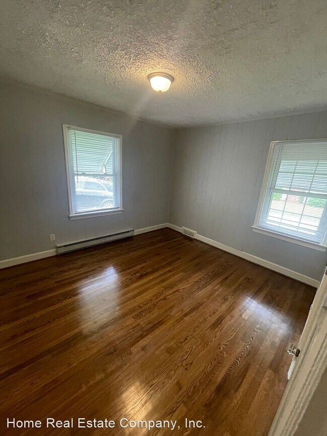 Building Photo - 3 br, 1 bath House - 1112 Oak Grove Road