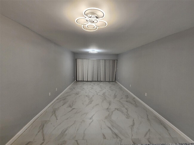 Foto del edificio - 485 N Pine Island Rd