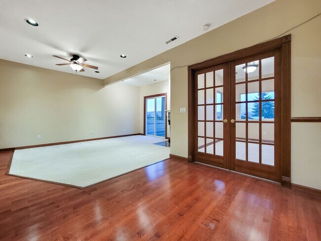 Foto del edificio - Cascade Mountain View Retreat: Elegant 2BR Condo in Downtown Redmond