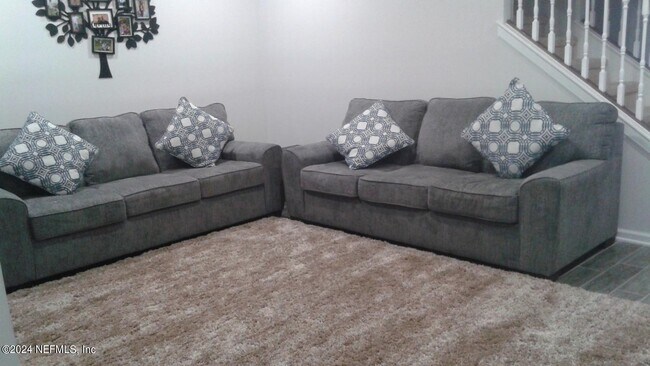 Building Photo - 352 Richmond Dr