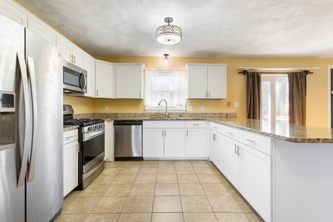 Building Photo - 226 Woodbury Forrest Dr