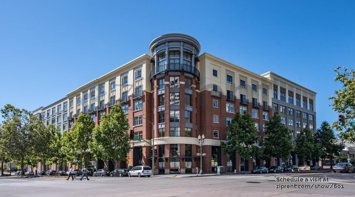 Foto principal - 438 W Grand Ave