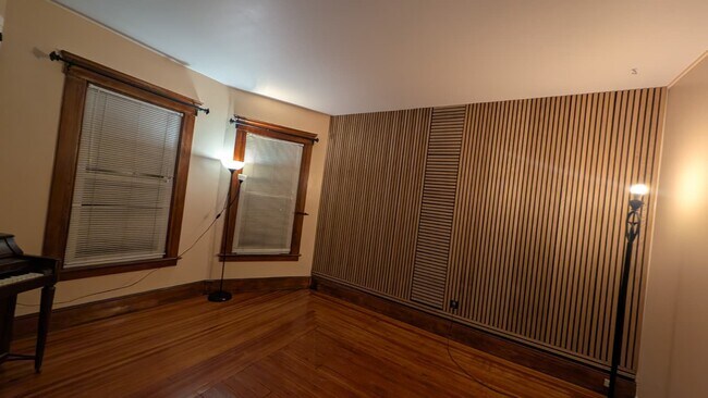 Building Photo - 122 Foster St