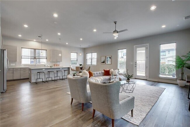 Building Photo - 5813 Pinon Vista Dr